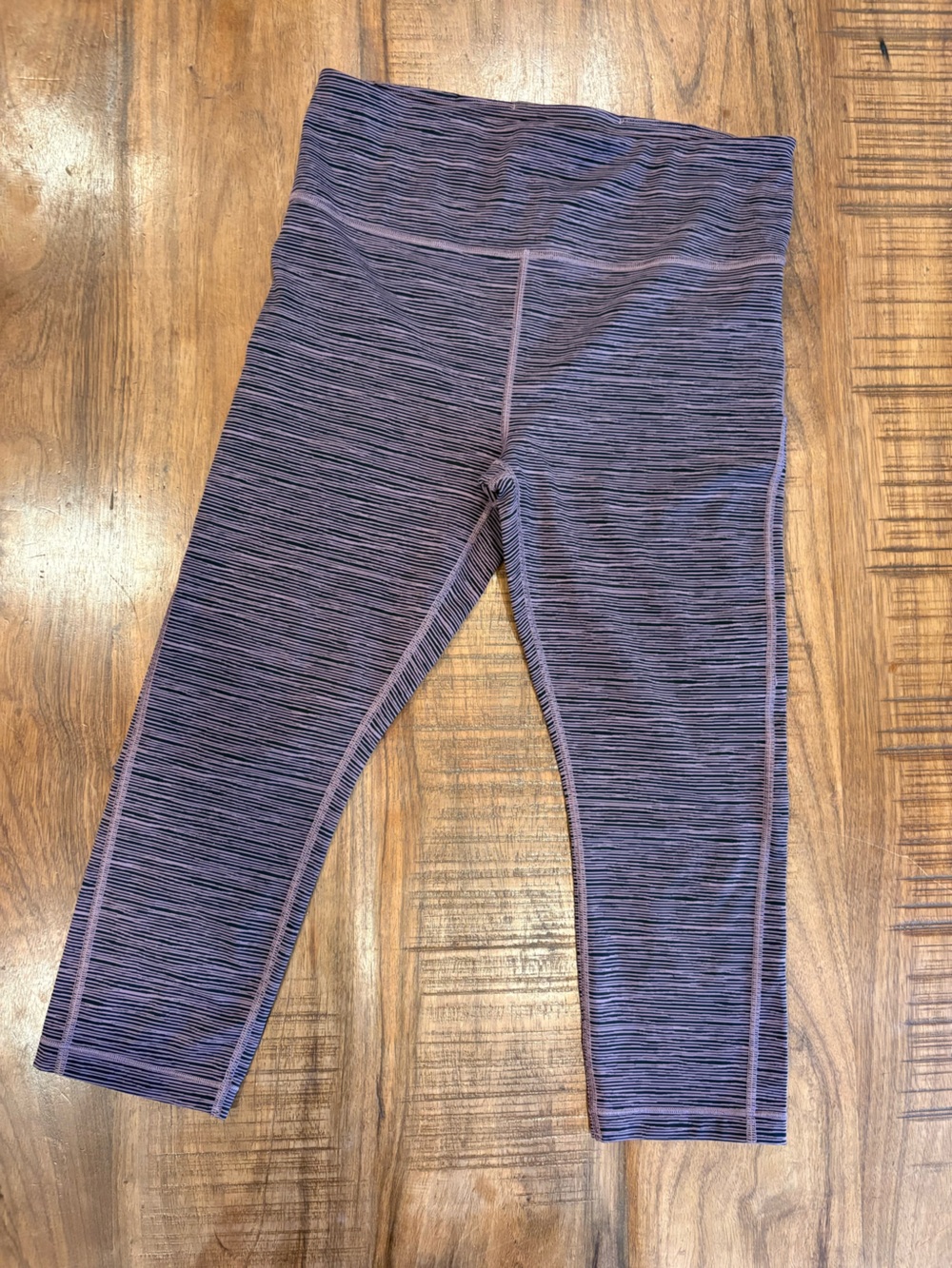 Athleta 3/4 leggings (workout pants) in Dusty Lavender